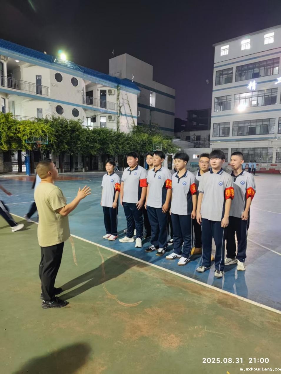 风雨无阻显担当，值周奉献促成长——我校2402班圆满完成值周工作